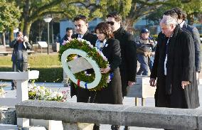 Paris mayor visits Hiroshima to pay respects to A-bomb victims