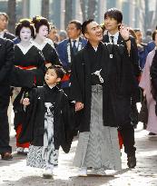 Kabuki actor marches through Tokyo business district