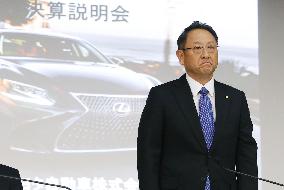 Toyota expects operating profit to drop for 2nd consecutive year