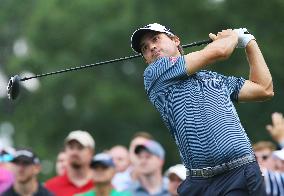 Golf: Kisner leads by one stroke at PGA C'ship