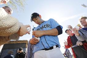 Baseball: New Mariners pitcher Kikuchi