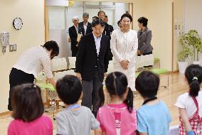 Japan emperor, empress meet toddlers