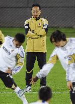 Japan's World Cup squad arrives in S. Africa