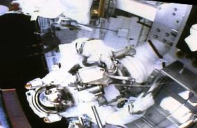 Discovery astronaut Noguchi takes spacewalk
