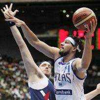Greece clinches semifinal berth with win over France