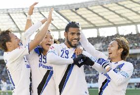 Soccer: Patric brace helps Gamba retain Emperor's Cup title