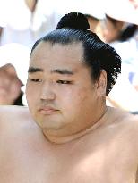 Yokozuna Kakuryu withdraws from Nagoya sumo due to injury