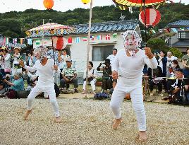 Children perform "fox dance"