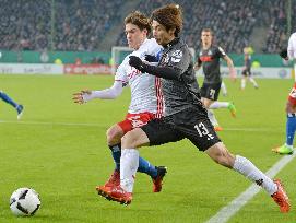 Soccer: Hamburg beat Cologne 2-0 to advance to German Cup q'finals