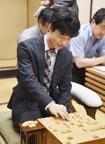 14-year-old pro shogi player Fujii wins 25th straight match