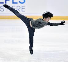 Figure skating: Internationaux de France official practice