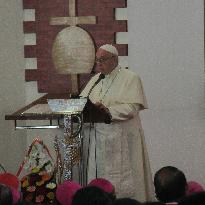 Pope preaches harmony in Bangladesh