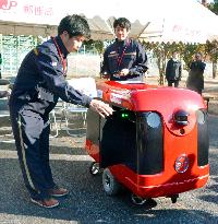 Self-driving robot for parcel delivery