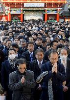 Businessmen pray for success at Tokyo shrine