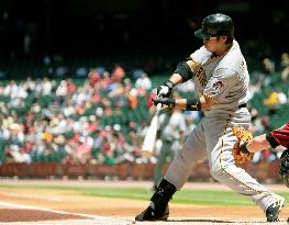 Iwamura singles in game against Astros