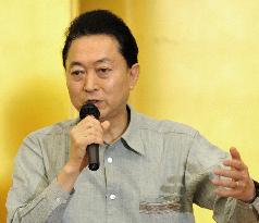 Ex-PM Hatoyama apologizes to Okinawans