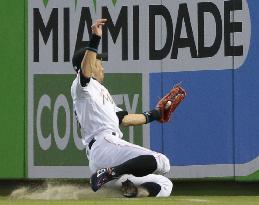 Ichiro goes 1-for-4 against Braves