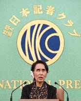 Suu Kyi vows to resolve ethnic conflicts