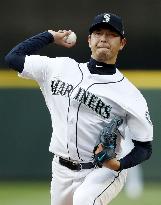 Baseball: Iwakuma gets no-decision in Mariners' win