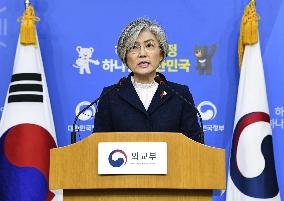 S. Korea not to seek renegotiation of "comfort women" deal with Japan