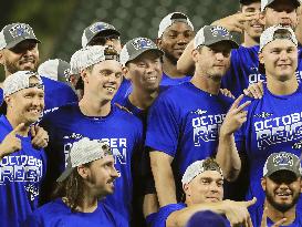 Baseball: Dodgers clinch division title