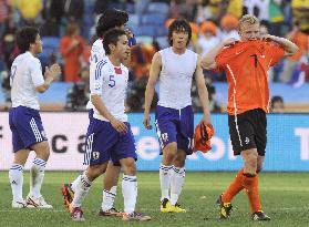 Netherlands beat Japan in World Cup Group E