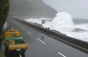 Typhoon to land on eastern or central Japan on Tuesday evening