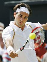 Federer outduels Nadal for 5th straight Wimbledon win