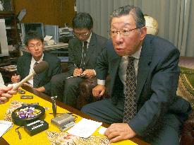 Muraoka denies involvement in donation scandal
