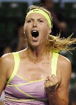 Sharapova beats Stosur at Toray Pan Pacific Open