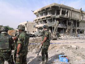 Italian soldiers at bombed military police HQ in Iraq