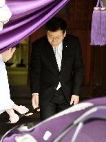Special adviser to PM Abe visits Yasukuni