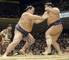 Sumo: Kisenosato gets yokozuna promotion bid back on track