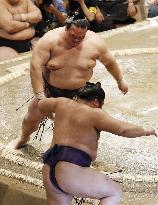 Sumo: Kisenosato gets yokozuna promotion bid back on track