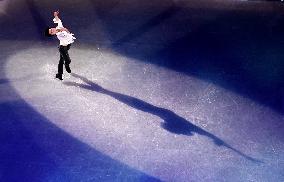 Shoma Uno skates in exhibition