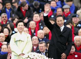 Lee Myung Bak sworn in as South Korean president