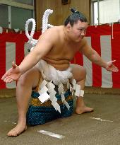 Sumo champion's rope made for Hakuho