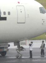 (2)JAL plane loses 2 nose wheel tires in landing at Haneda