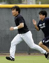Yankees' Matsui practices dashing in Tampa