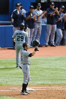 Ichiro reaches 200 hits for 10th straight season