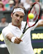 Federer through to Wimbledon 2nd round