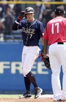 Baseball: PL stolen bases leader Itoi proves age no barrier to speed