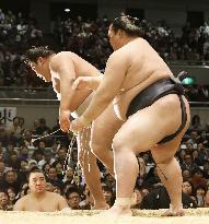 Sumo: Kisenosato stays perfect on yokozuna debut, Haru crashes again