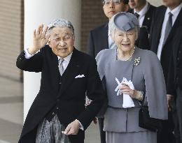 Japan emperor, empress visit imperial mausoleum