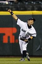 Ichiro plays against Tigers