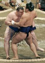 Estonia's Baruto wins on 1st day of summer sumo tournament