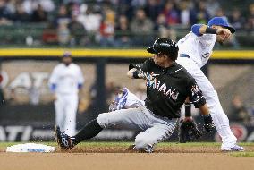 Ichiro Suzuki gets 500th stolen base in majors