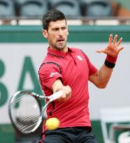 Tennis: Djokovic cruises into French Open 2nd round