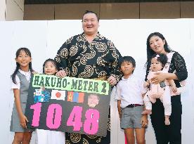 Sumo: Hakuho sets all-time wins record