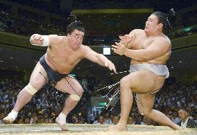 Sumo: Harumafuji's drunken assult of fellow wrestler